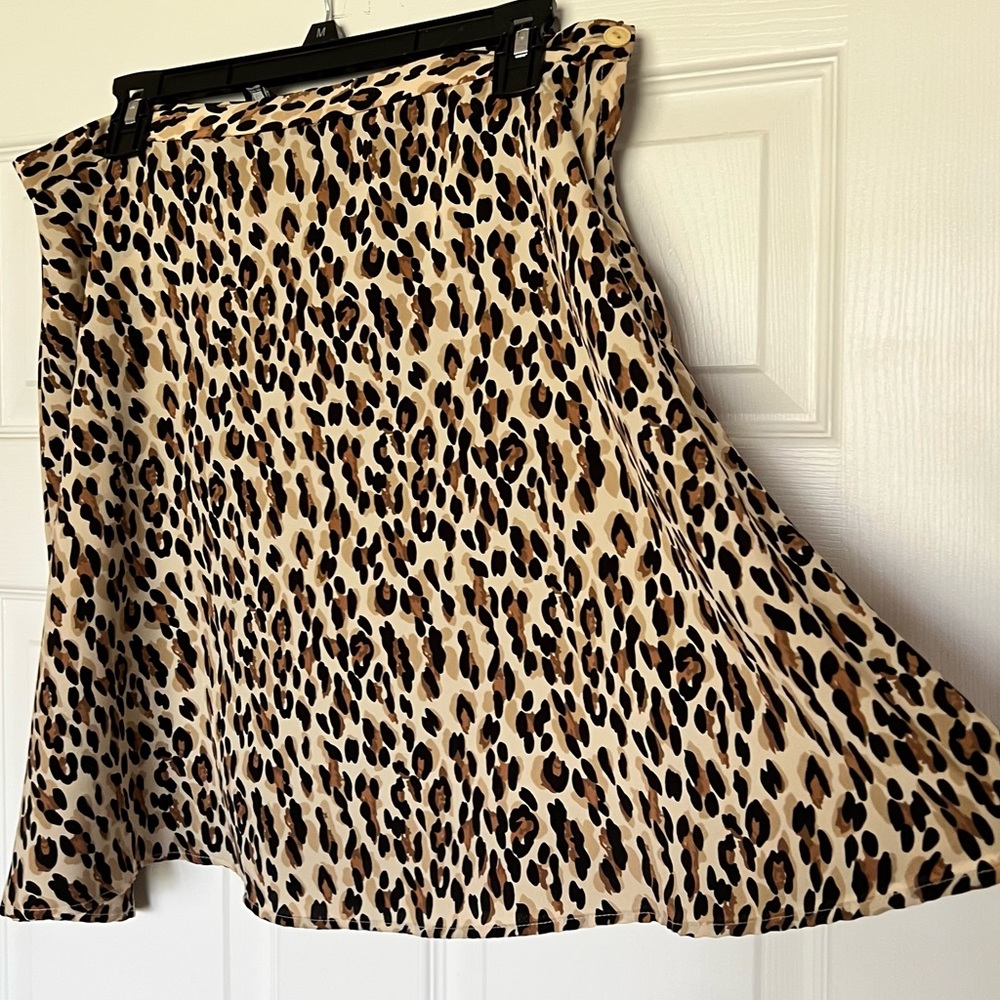 Leopard print flowy skirt